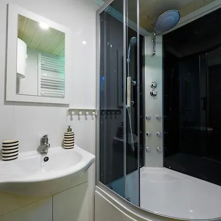No 1a With Private Jacuzzi *